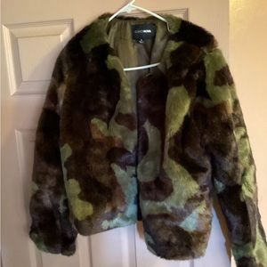 Hardly used. No tags. Ready to ship